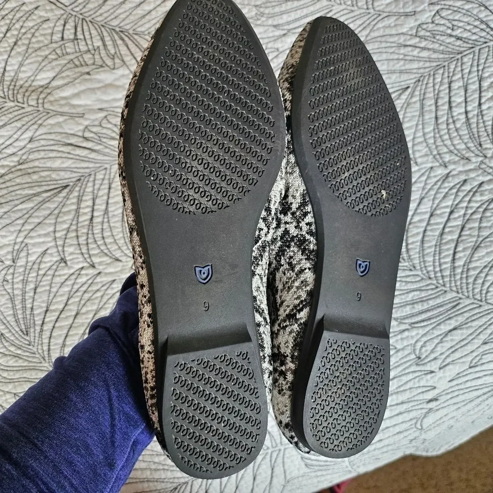 EUC Rothy’s White Python Snake Almond Loafers Flats Black Size 9